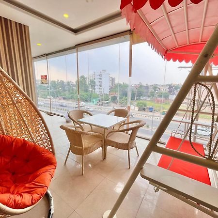 Hotel The Pearl Grand - Top Rated ! Most Awarded ! Parking ! Lift ! Luxury Rooms ! Best Selling Zirakpur 외부 사진