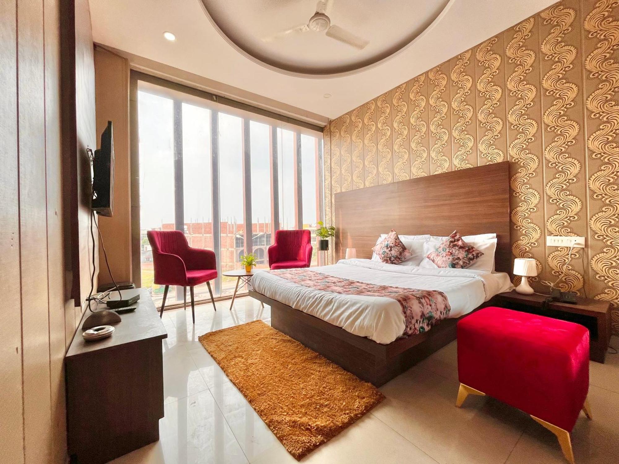 Hotel The Pearl Grand - Top Rated ! Most Awarded ! Parking ! Lift ! Luxury Rooms ! Best Selling Zirakpur 외부 사진