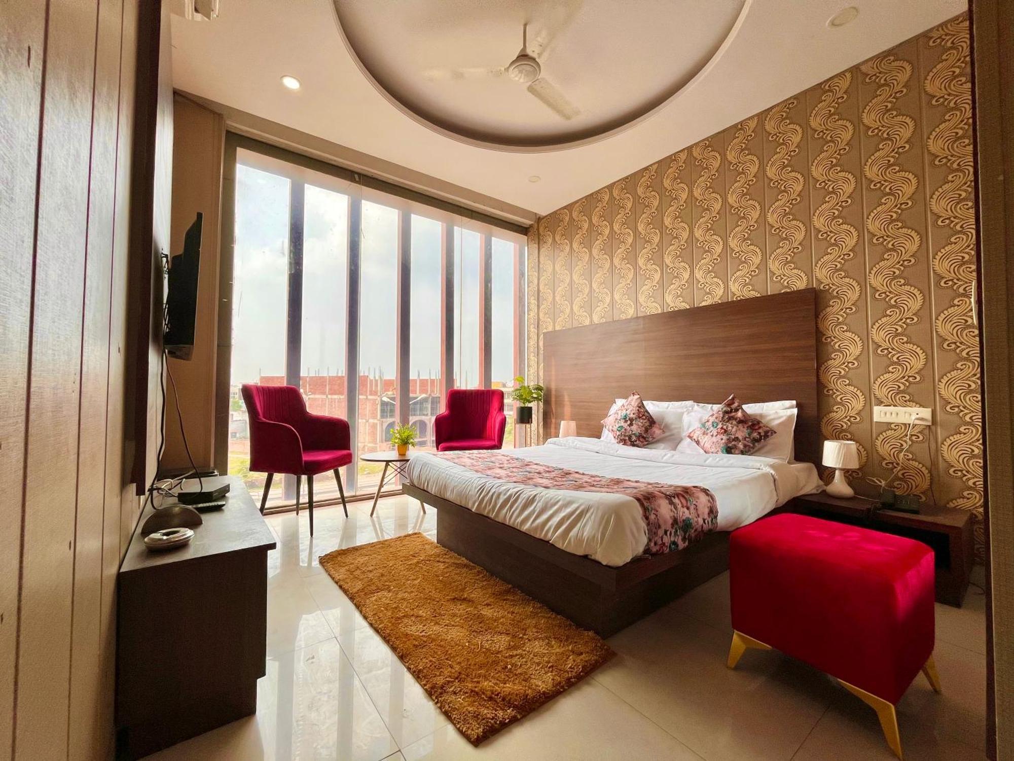 Hotel The Pearl Grand - Top Rated ! Most Awarded ! Parking ! Lift ! Luxury Rooms ! Best Selling Zirakpur 외부 사진
