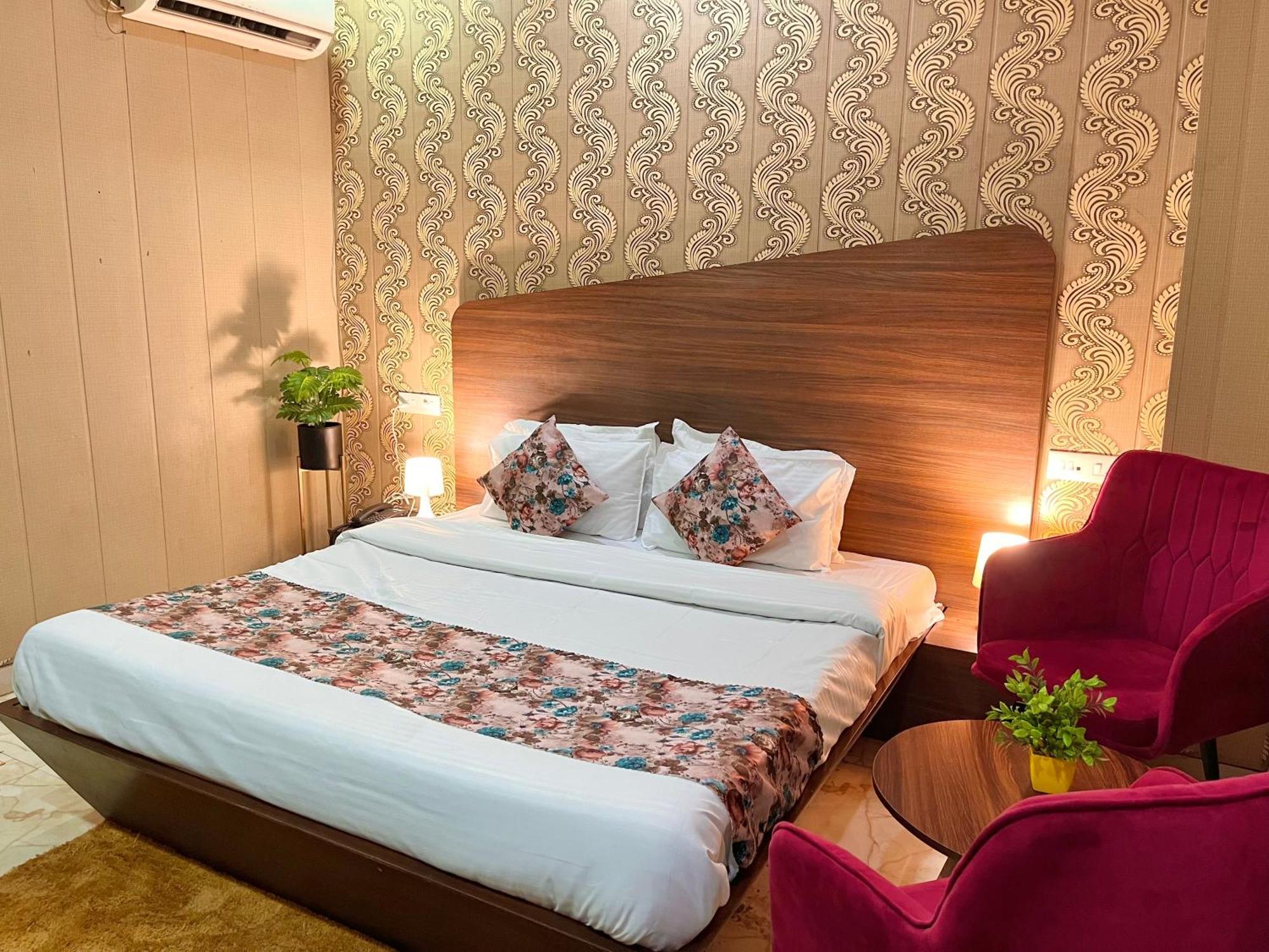 Hotel The Pearl Grand - Top Rated ! Most Awarded ! Parking ! Lift ! Luxury Rooms ! Best Selling Zirakpur 외부 사진