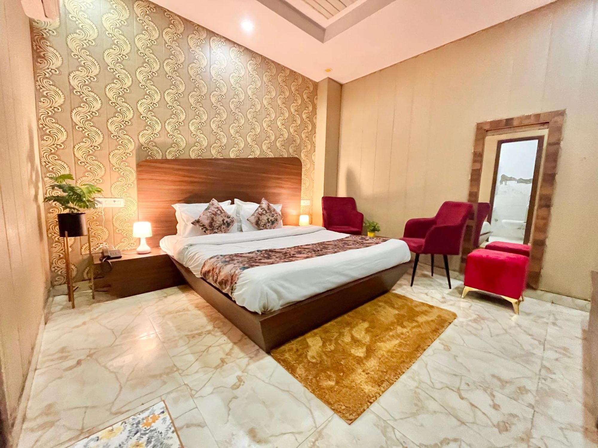 Hotel The Pearl Grand - Top Rated ! Most Awarded ! Parking ! Lift ! Luxury Rooms ! Best Selling Zirakpur 외부 사진