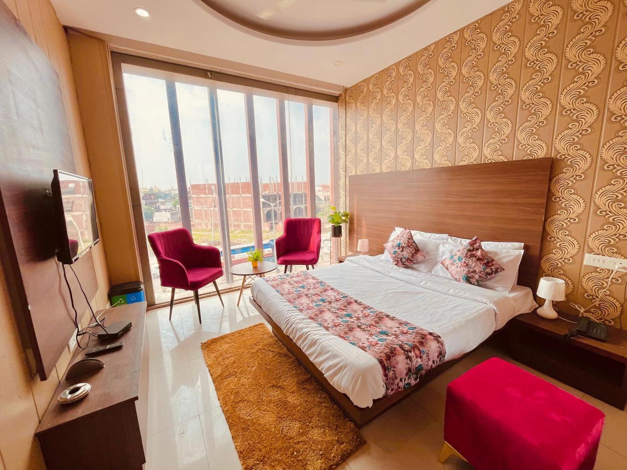 Hotel The Pearl Grand - Top Rated ! Most Awarded ! Parking ! Lift ! Luxury Rooms ! Best Selling Zirakpur 외부 사진