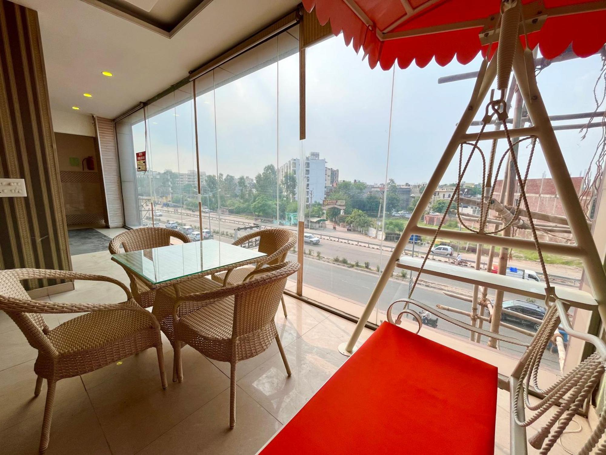 Hotel The Pearl Grand - Top Rated ! Most Awarded ! Parking ! Lift ! Luxury Rooms ! Best Selling Zirakpur 외부 사진