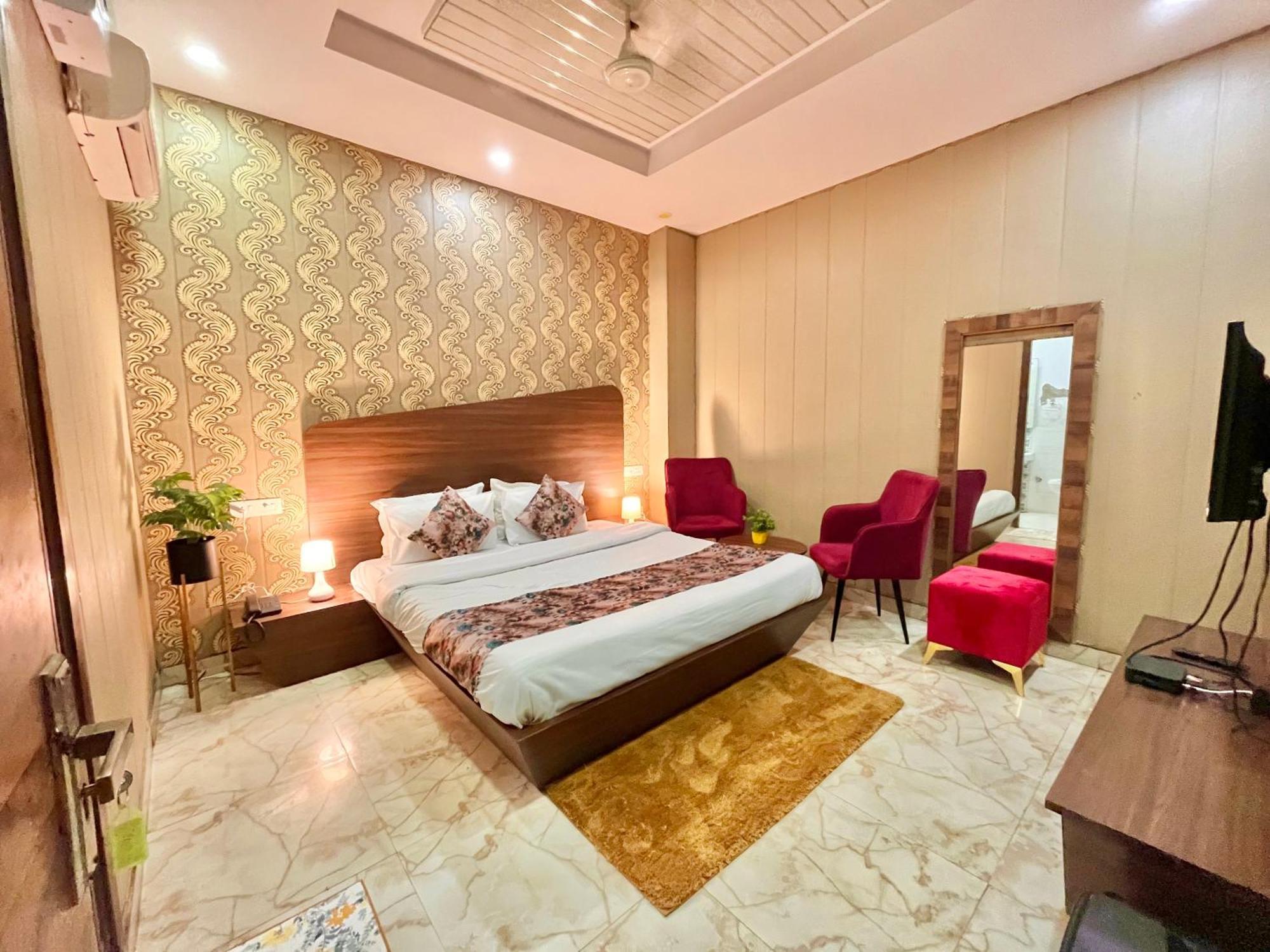 Hotel The Pearl Grand - Top Rated ! Most Awarded ! Parking ! Lift ! Luxury Rooms ! Best Selling Zirakpur 외부 사진