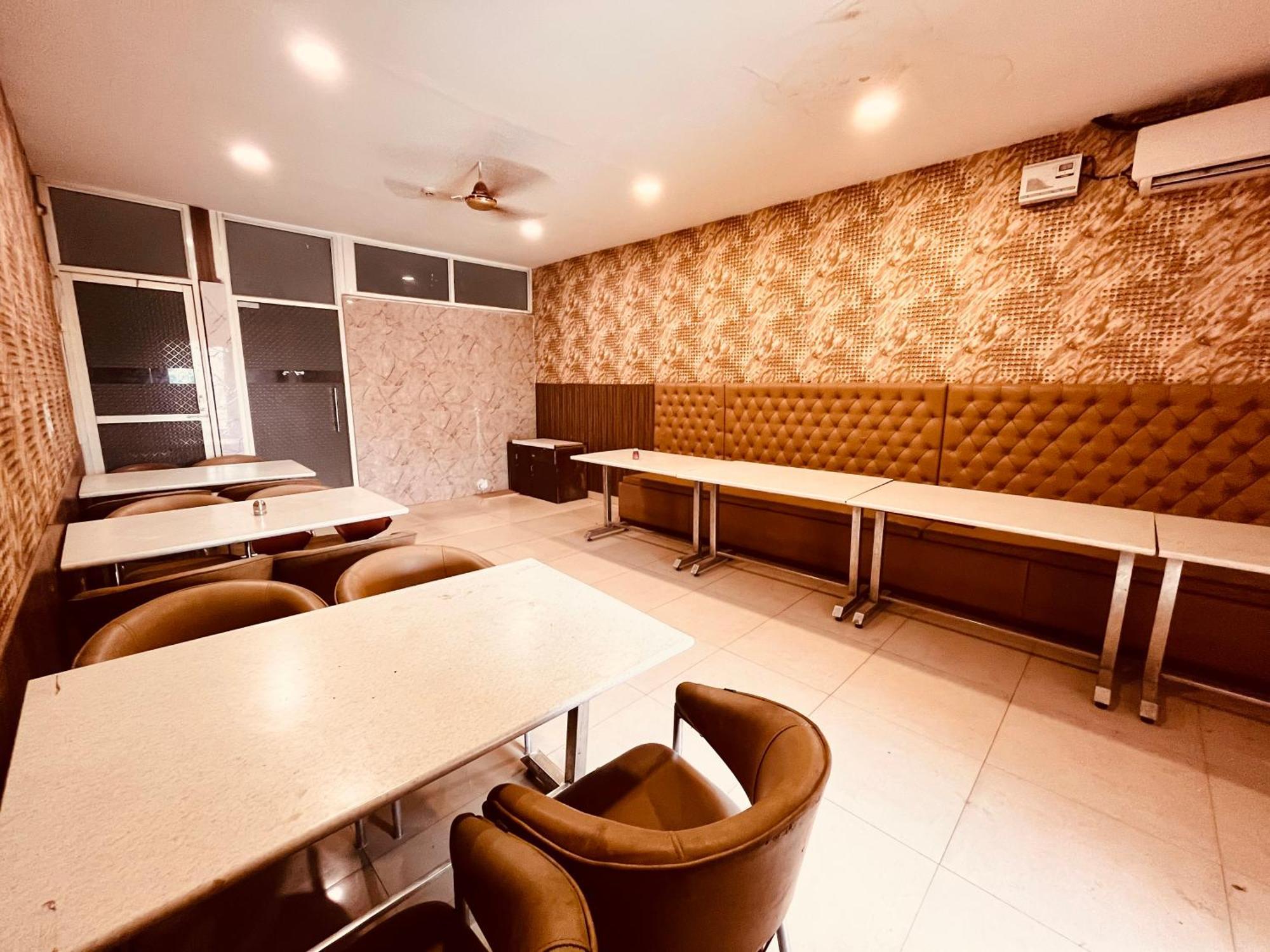 Hotel The Pearl Grand - Top Rated ! Most Awarded ! Parking ! Lift ! Luxury Rooms ! Best Selling Zirakpur 외부 사진