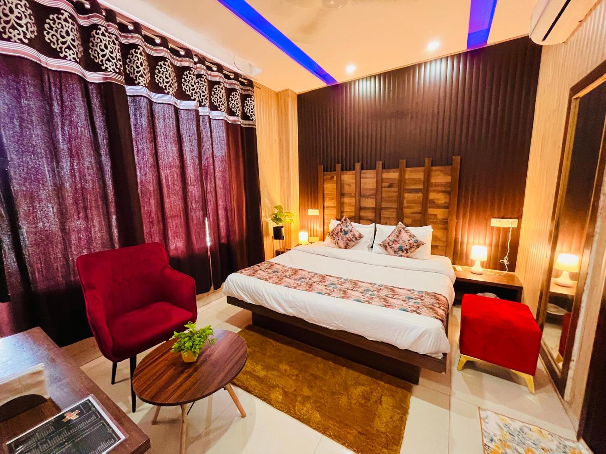 Hotel The Pearl Grand - Top Rated ! Most Awarded ! Parking ! Lift ! Luxury Rooms ! Best Selling Zirakpur 외부 사진