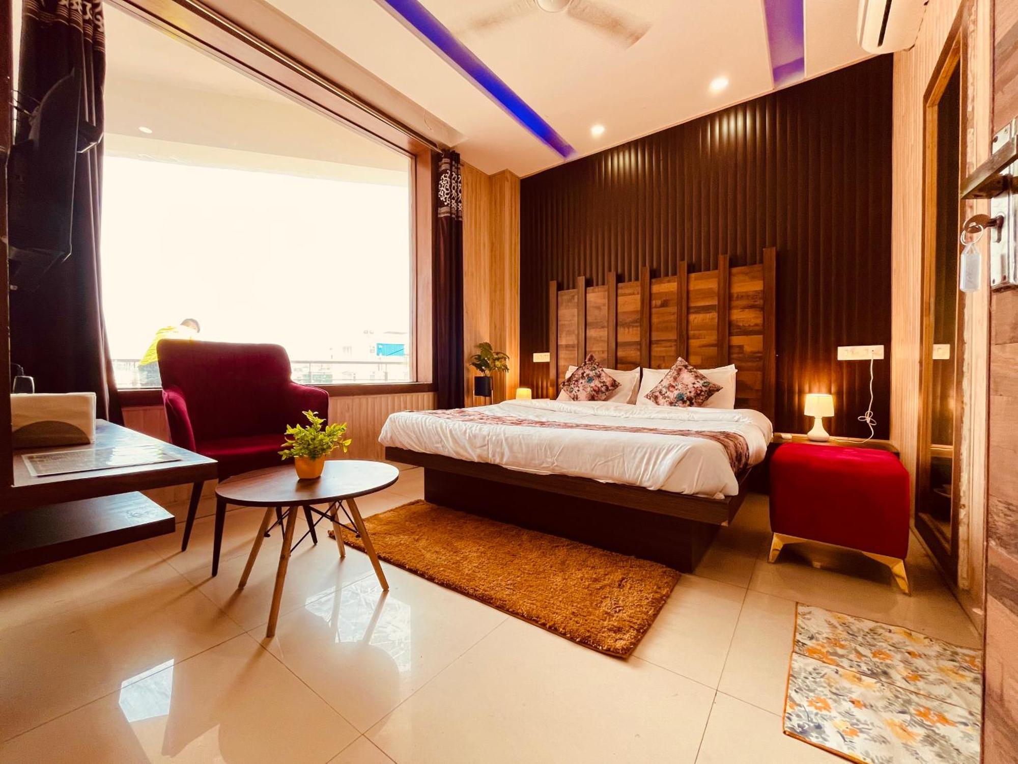 Hotel The Pearl Grand - Top Rated ! Most Awarded ! Parking ! Lift ! Luxury Rooms ! Best Selling Zirakpur 외부 사진