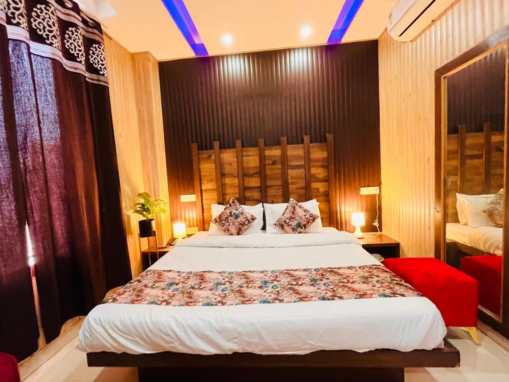 Hotel The Pearl Grand - Top Rated ! Most Awarded ! Parking ! Lift ! Luxury Rooms ! Best Selling Zirakpur 외부 사진
